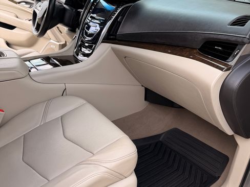 Used 2018 Cadillac Escalade Premium Luxury image 9
