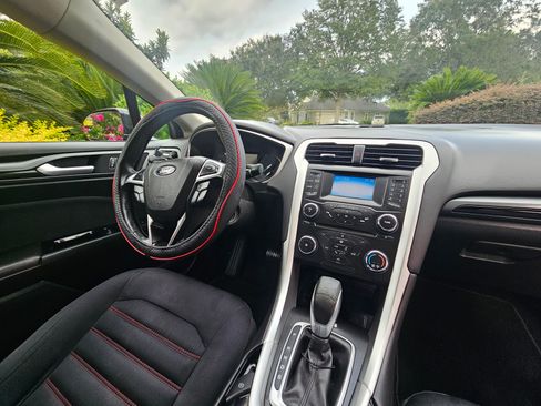 Used 2014 Ford Fusion SE w/ Equipment Group 201A FWD image 6