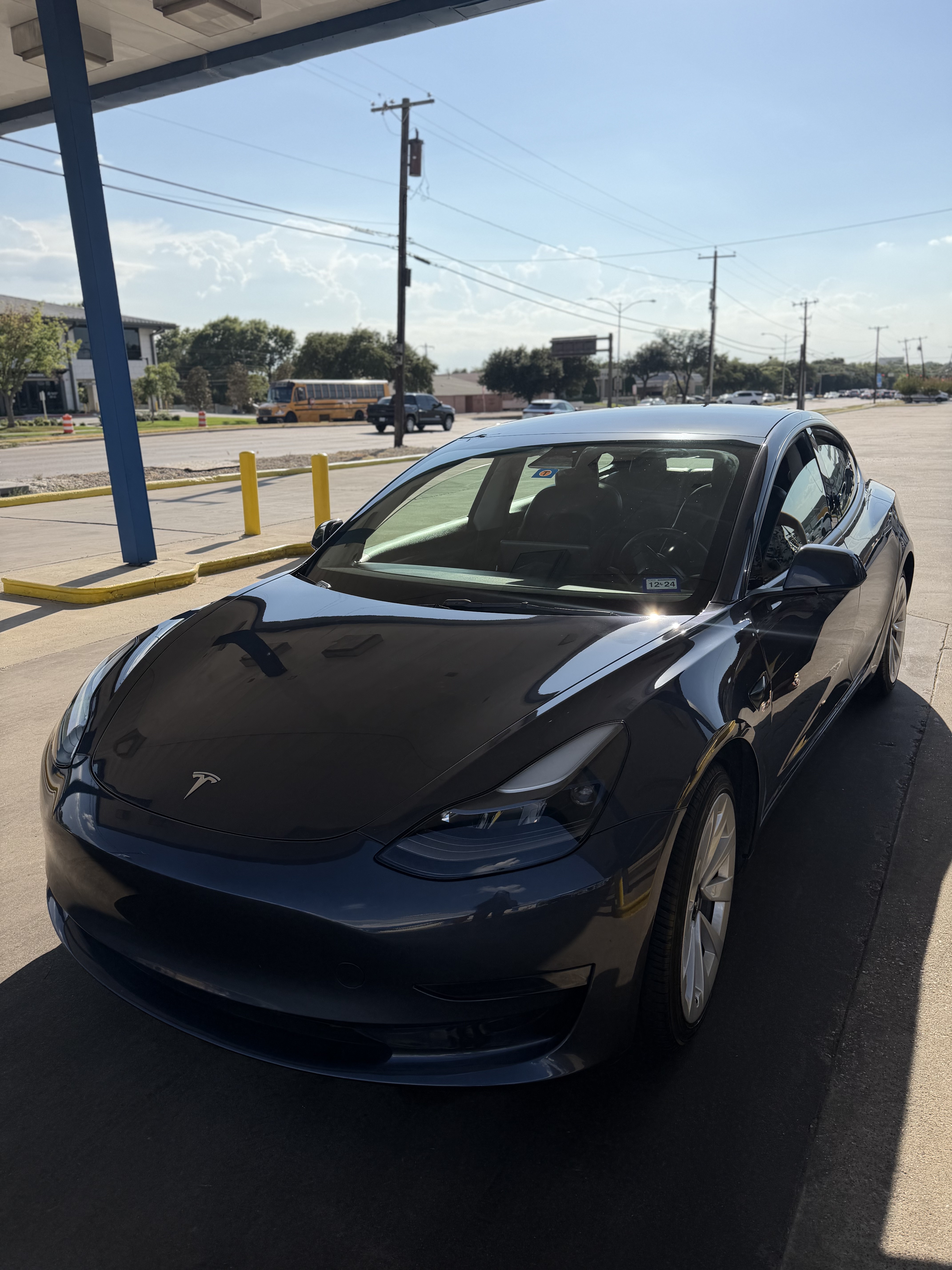 Used 2023 Tesla Model 3 Standard Range RWD image 1