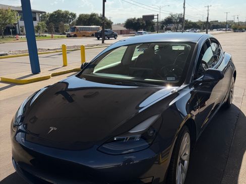 Used 2023 Tesla Model 3 Standard Range RWD image 1