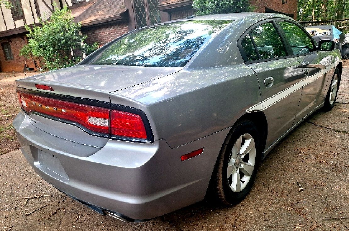 Used 2013 Dodge Charger SE w/ Connectivity Group RWD image 5
