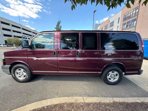 Used 2003 Chevrolet Express 1500 Van 3D w/ Preferred Equipment Group 4 image 1