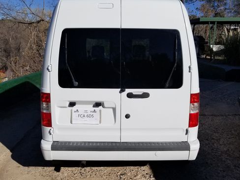 Used 2010 Ford Transit Connect XLT image 4