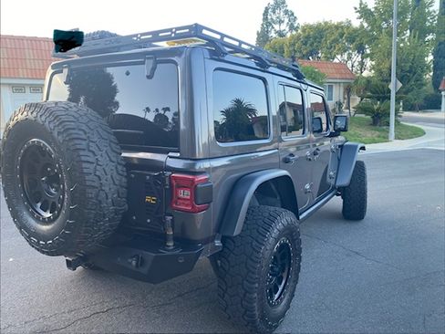 Used 2020 Jeep Wrangler Unlimited Sahara AWD/4WD image 5