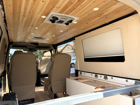 Used 2015 Mercedes-Benz Sprinter 2500 image 28