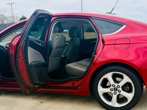 Used 2016 Ford Fusion S w/ Equipment Group 101A image 8