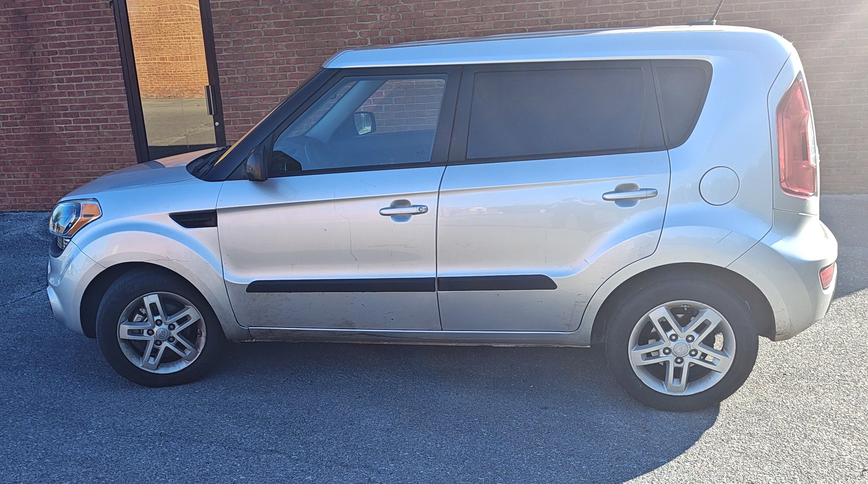 Used 2013 Kia Soul + w/ Audio Pkg FWD image 1