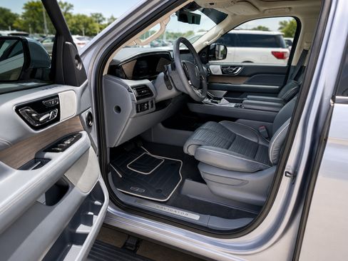 Used 2022 Lincoln Navigator L Black Label AWD/4WD image 14