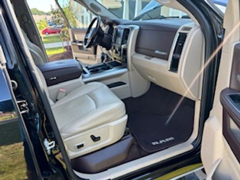 Used 2013 RAM 1500 Laramie RWD image 16