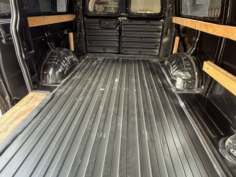 Used 2014 Chevrolet Express 1500 image 27