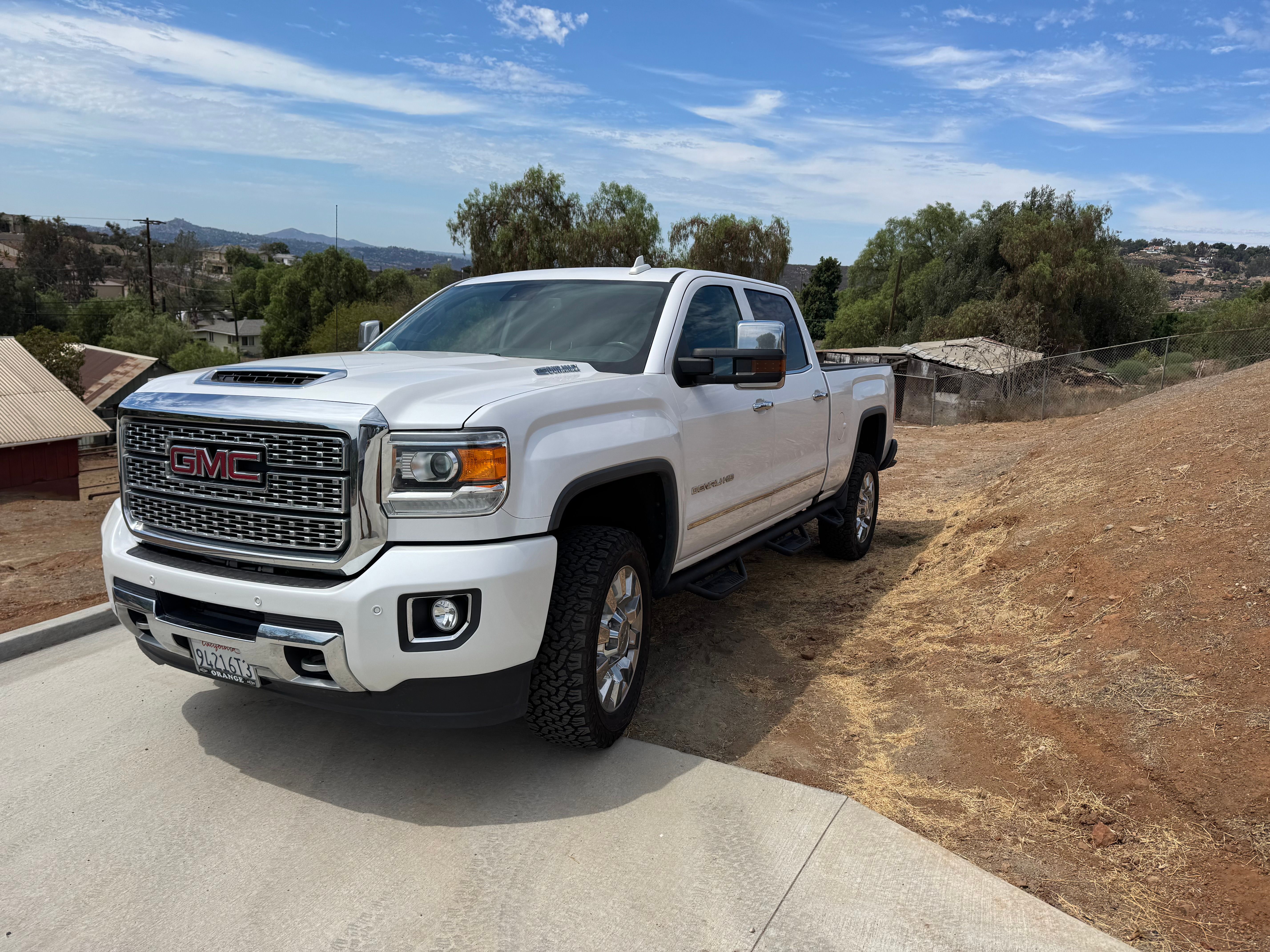 Used 2019 GMC Sierra 2500 Denali w/ Duramax Plus Package AWD/4WD image 8