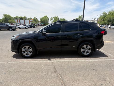 Used 2022 Toyota RAV4 XLE AWD/4WD image 17