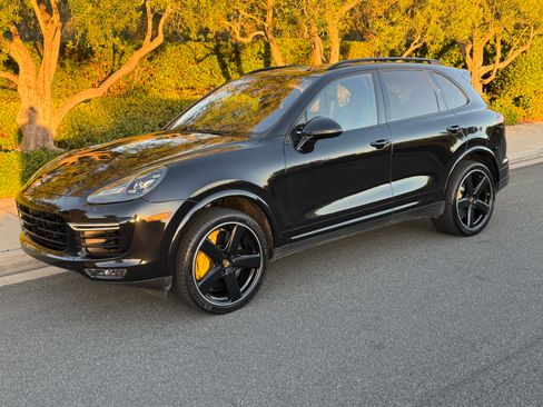Used 2018 Porsche Cayenne Turbo S w/ Premium Package Plus image 4
