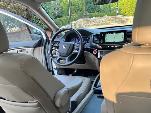 Used 2022 Honda Pilot Elite image 11