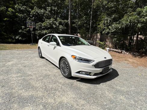 Used 2017 Ford Fusion SE w/ Fusion SE Technology Package image 1