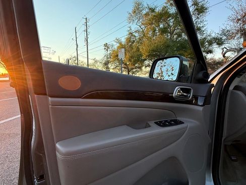 Used 2012 Jeep Grand Cherokee Altitude image 12