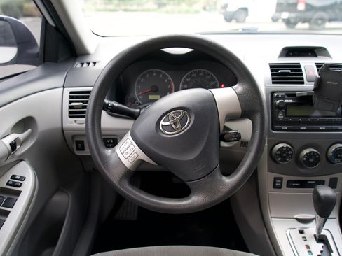 Used 2012 Toyota Corolla LE FWD image 25