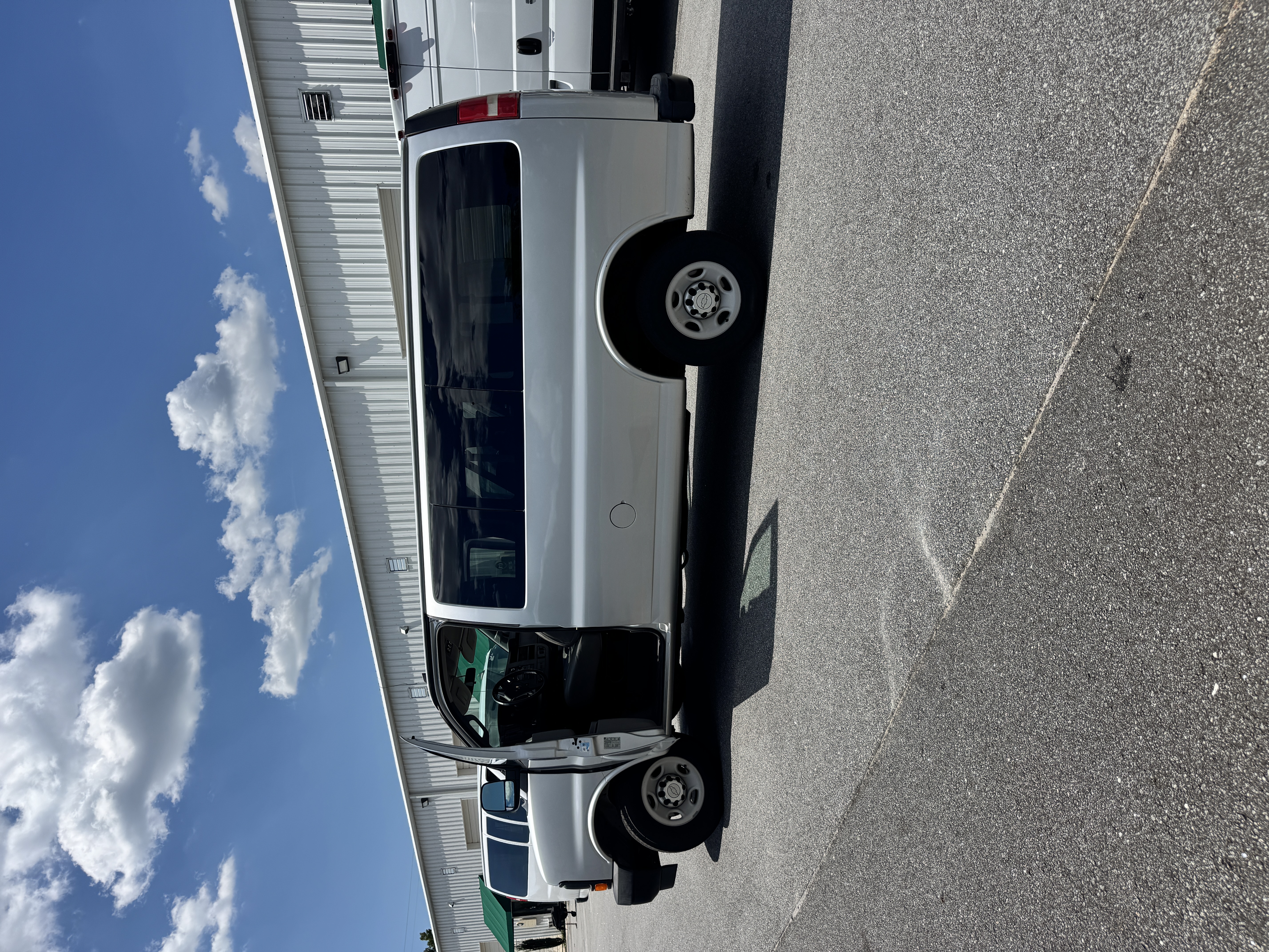 Used 2017 Chevrolet Express 2500 LS RWD image 2