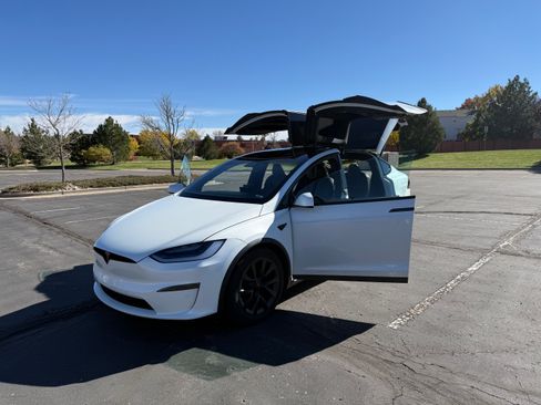 Used 2022 Tesla Model X image 17