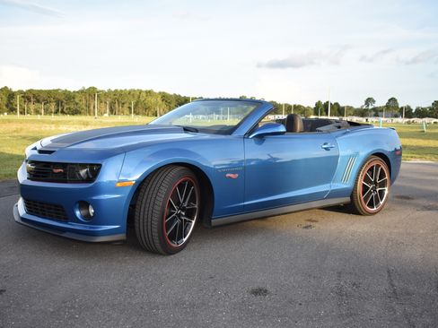 Used 2013 Chevrolet Camaro SS w/ Hot Wheels Special Edition RWD image 14