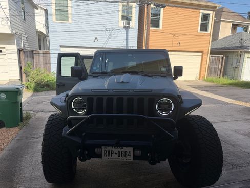 Used 2022 Jeep Wrangler Unlimited Rubicon w/ Cold Weather Group AWD/4WD image 2