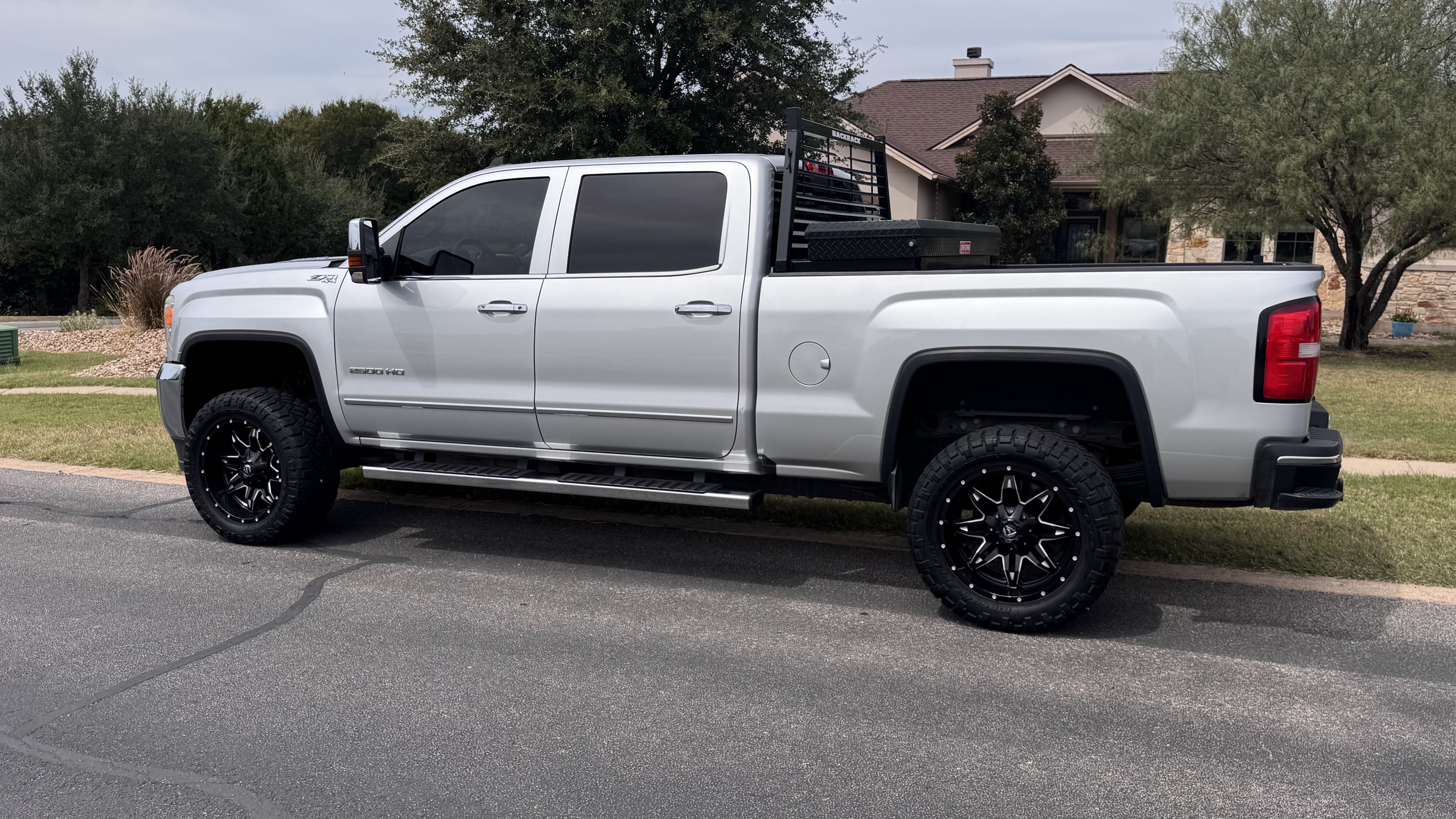 Used 2016 GMC Sierra 2500 SLT w/ Duramax Plus Package AWD/4WD image 4