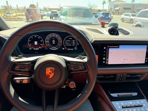 Used 2025 Porsche Cayenne S image 9