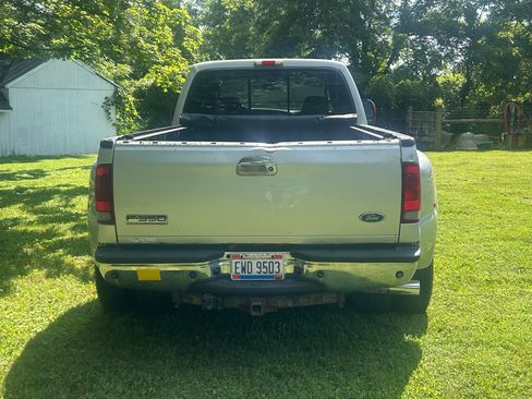 Used 2006 Ford F350 Lariat AWD/4WD image 5