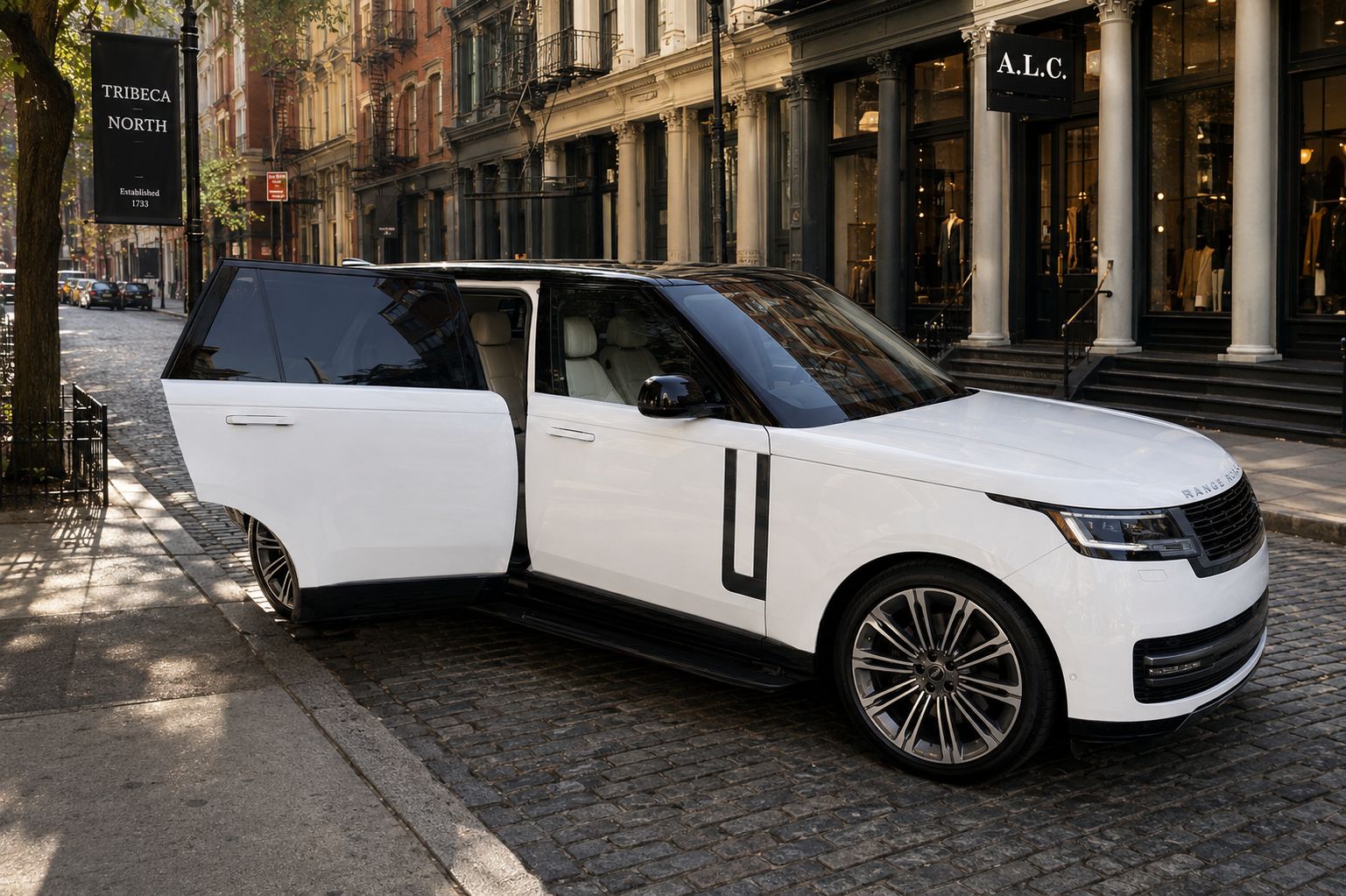 Used 2024 Land Rover Range Rover Long Wheelbase SE AWD/4WD image 2