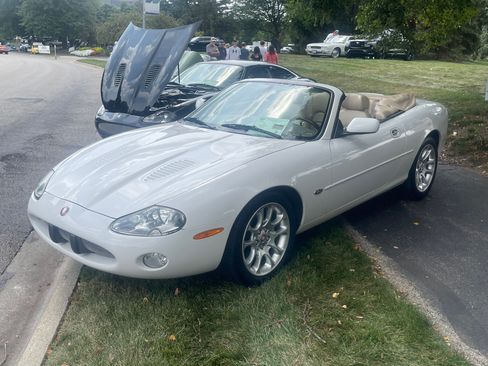 Used 2001 Jaguar XKR Convertible image 8
