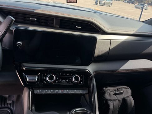 Used 2024 GMC Sierra 2500 AT4 w/ AT4 Premium Plus Package image 8