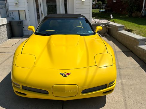 Used 2001 Chevrolet Corvette Convertible w/ Preferred Equipment Group2 image 2