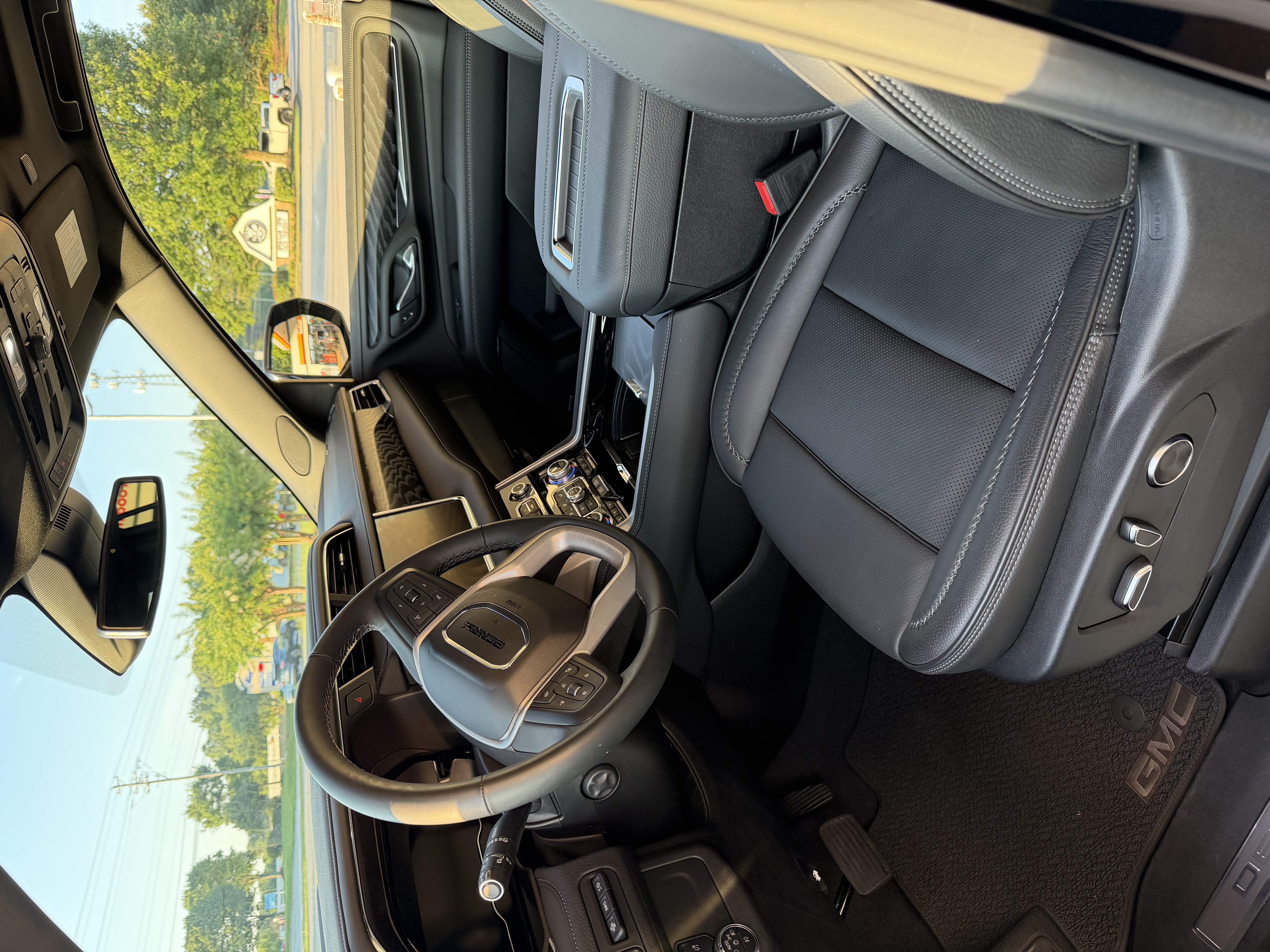 Used 2023 GMC Yukon XL Denali AWD/4WD image 19
