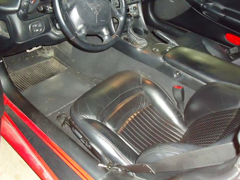 Used 2001 Chevrolet Corvette Convertible 2D w/ Preferred Equipment Group2 image 9