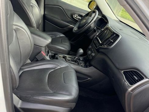 Used 2019 Jeep Cherokee Limited FWD image 14