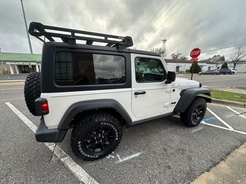Used 2021 Jeep Wrangler Sport image 6