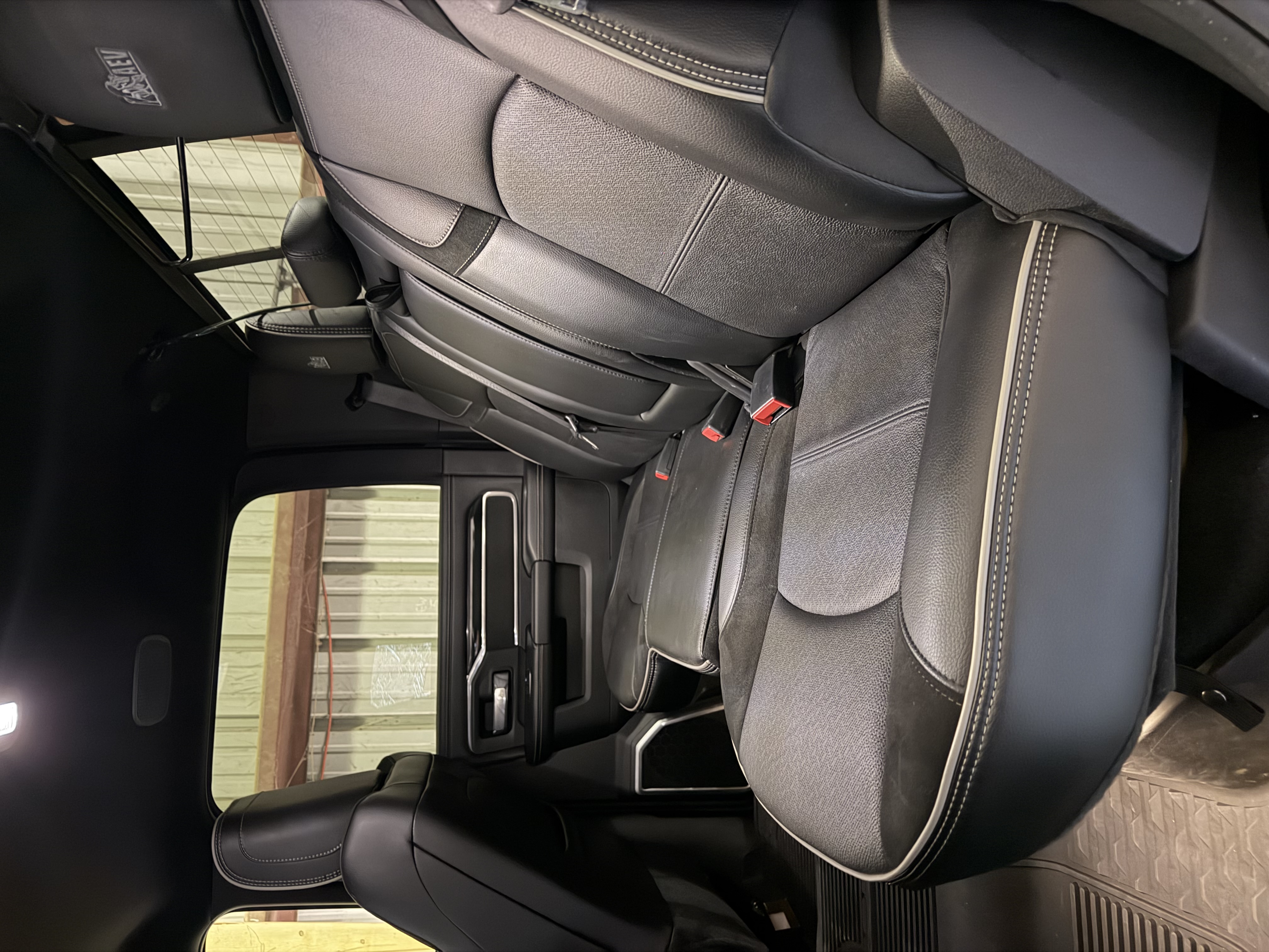 Used 2022 RAM 2500 Laramie w/ Night Edition AWD/4WD image 9