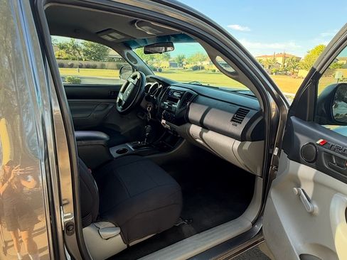 Used 2012 Toyota Tacoma 4x4 Regular Cab image 9