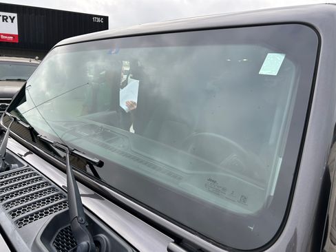 Used 2021 Jeep Wrangler Unlimited Rubicon w/ Xtreme Recon 35" Tire Package image 23