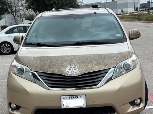 Used 2011 Toyota Sienna XLE image 15