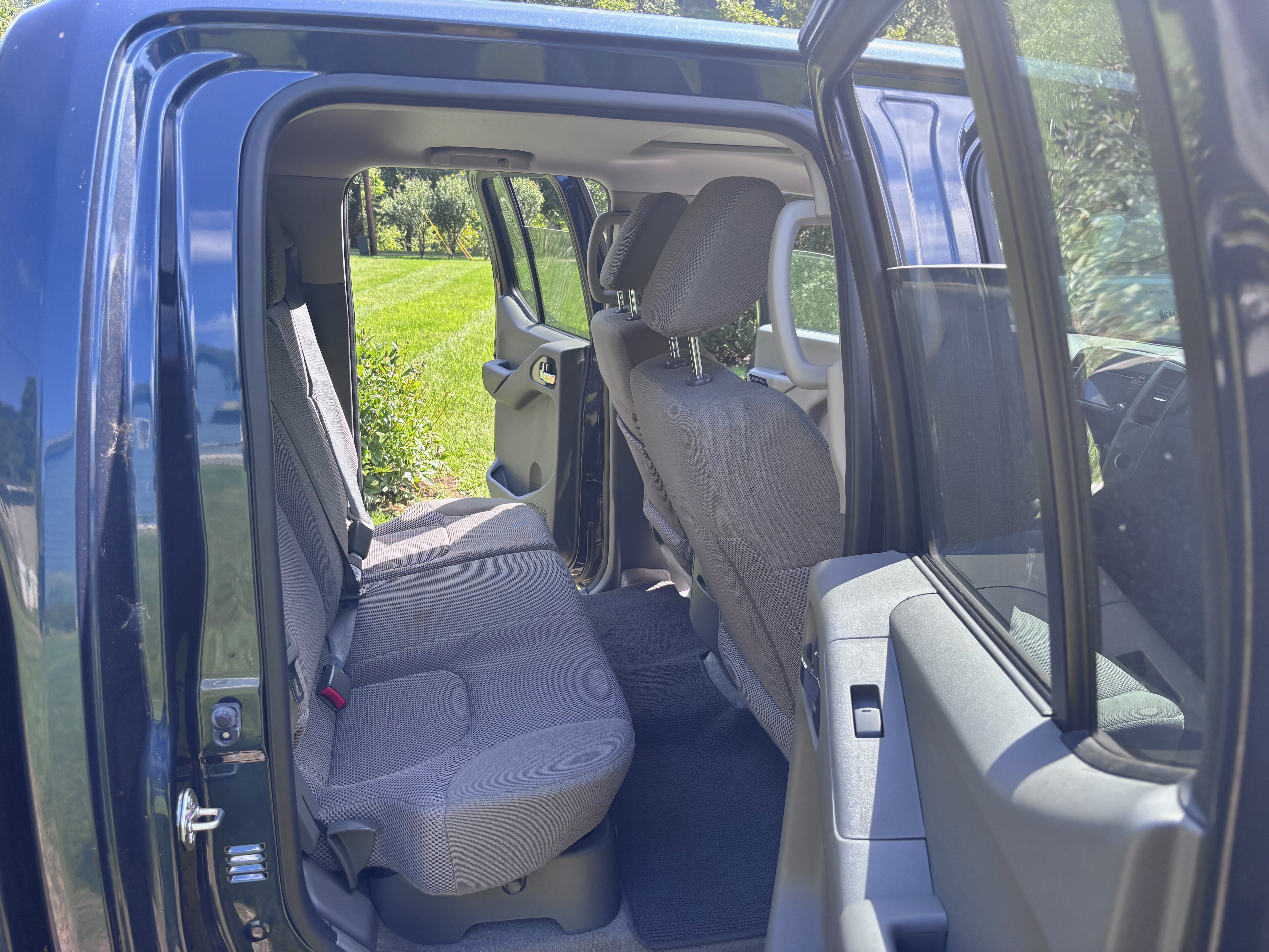 Used 2017 Nissan Frontier SV w/ Moonroof Package AWD/4WD image 18