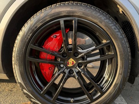 Used 2020 Porsche Cayenne Turbo image 24