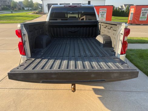 Used 2020 Chevrolet Silverado 1500 LTZ w/ LTZ Premium Package AWD/4WD image 5