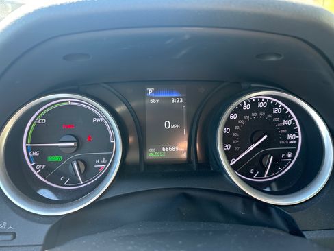 Used 2023 Toyota Camry LE image 10