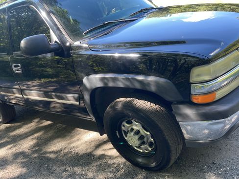 Used 2005 Chevrolet Suburban 2500 w/ Suspension Package, Autoride AWD/4WD image 4