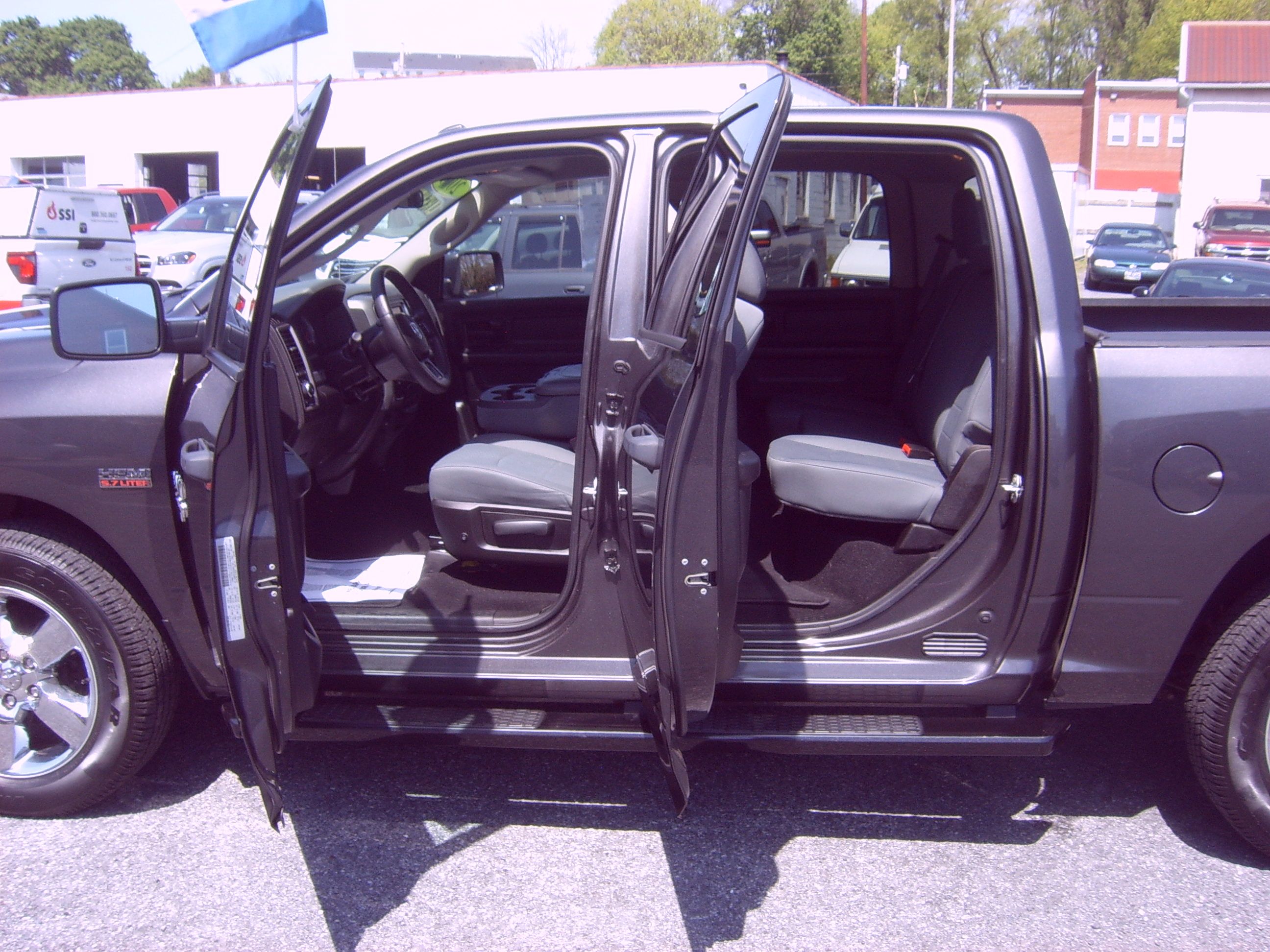 Used 2019 RAM 1500 Tradesman w/ Tradesman SXT Package AWD/4WD image 9