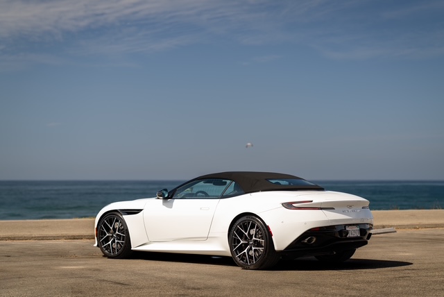 Used 2025 Aston Martin DB12 Convertible RWD image 17