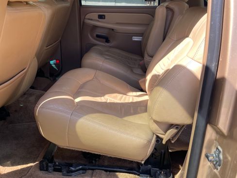 Used 2000 Chevrolet Suburban LT w/ LT Preferred Equipment Group AWD/4WD image 13