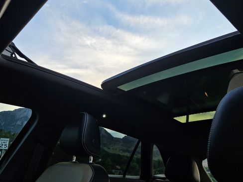 Used 2021 Volkswagen Atlas Cross Sport SE w/ Panoramic Sunroof Package image 6