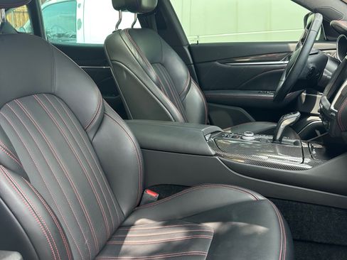 Used 2019 Maserati Levante GranLusso image 13